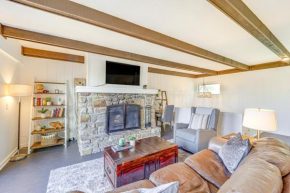 1 Mi to Skiing Cozy Townhome in Beech Mountain!